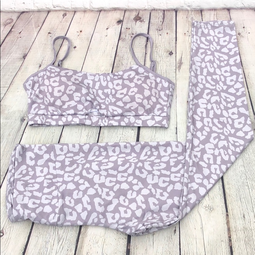 ๐ค Emma Gray Leopard Print Workout Set ๐ค - Picture 2 of 15